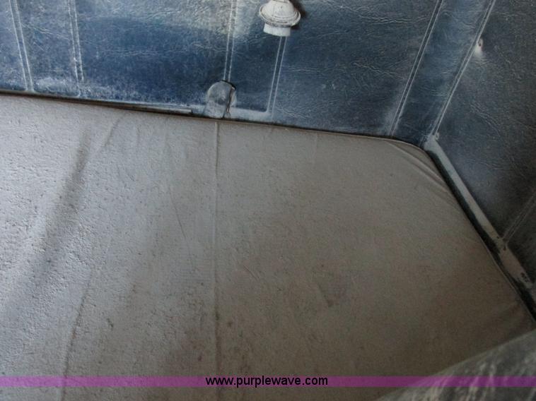 image for item I8866 1995 Freightliner FLD112 semi truck