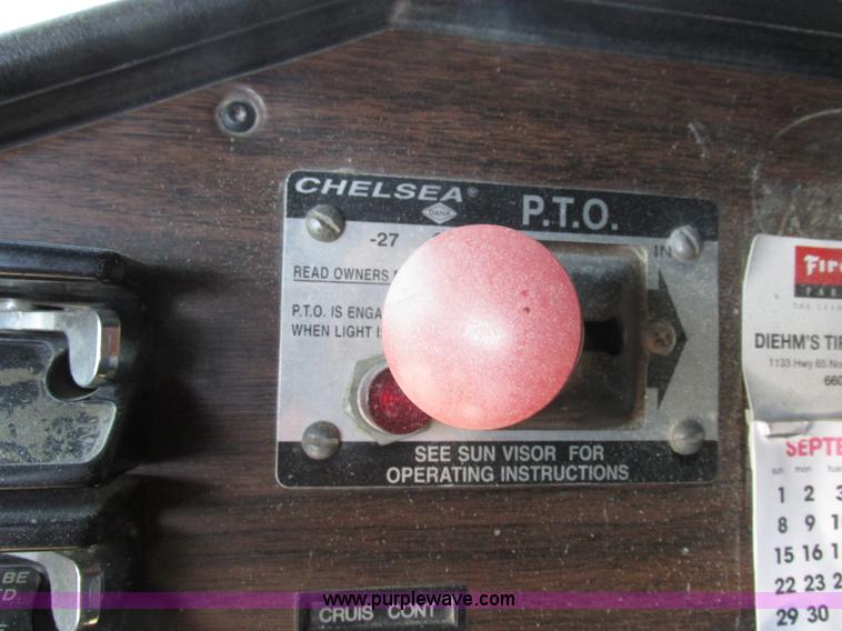 image for item I8866 1995 Freightliner FLD112 semi truck