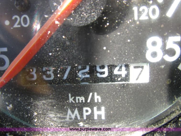 image for item I8866 1995 Freightliner FLD112 semi truck