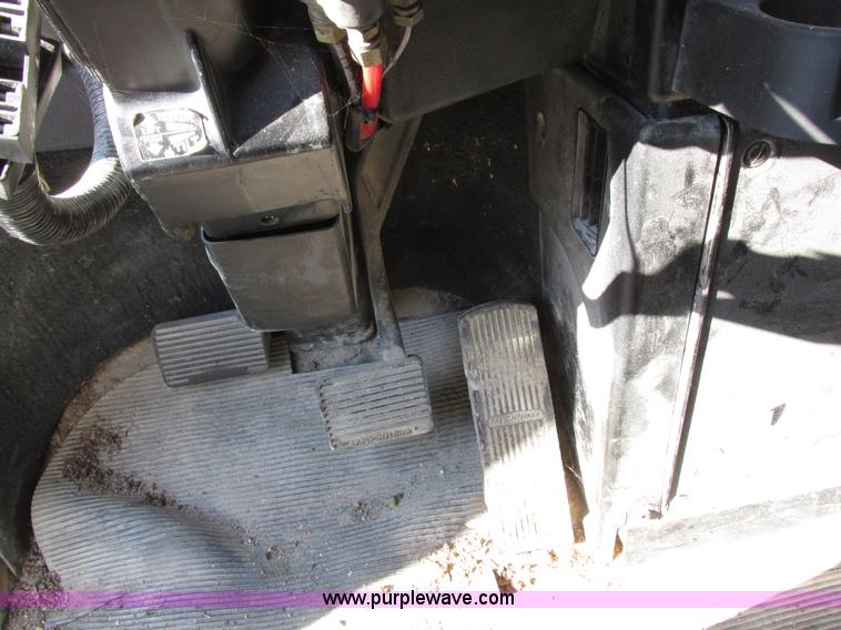 image for item I8866 1995 Freightliner FLD112 semi truck