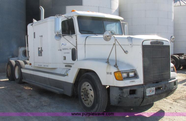 image for item I8867 1994 Freightliner FLD semi truck