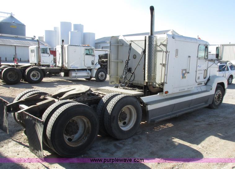 image for item I8867 1994 Freightliner FLD semi truck