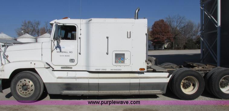 image for item I8867 1994 Freightliner FLD semi truck
