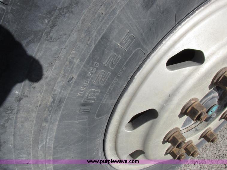 image for item I8867 1994 Freightliner FLD semi truck