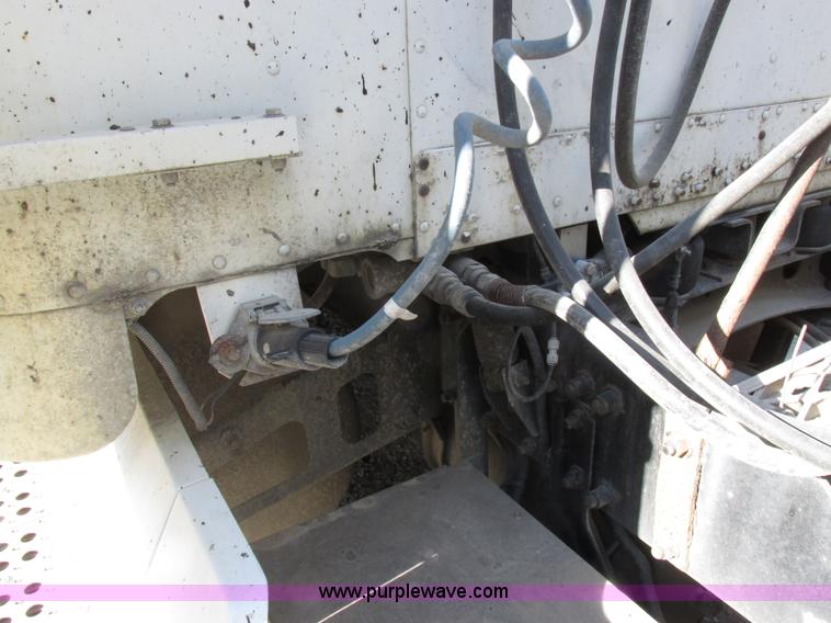 image for item I8867 1994 Freightliner FLD semi truck