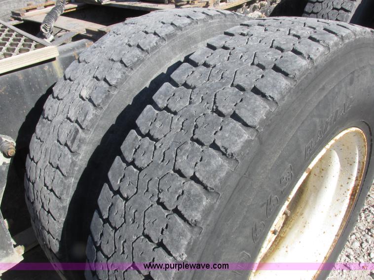 image for item I8867 1994 Freightliner FLD semi truck