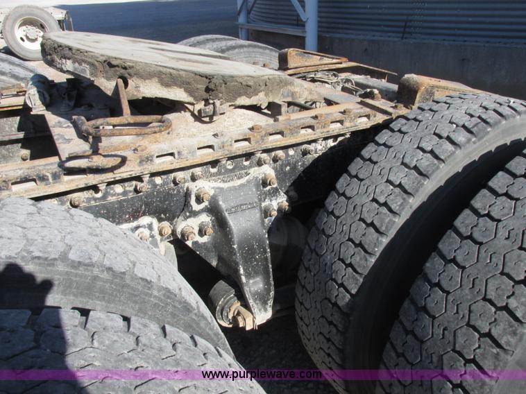 image for item I8867 1994 Freightliner FLD semi truck