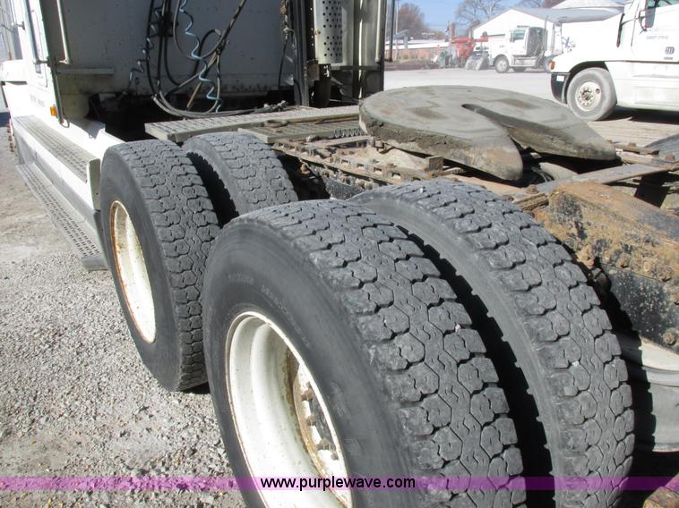 image for item I8867 1994 Freightliner FLD semi truck