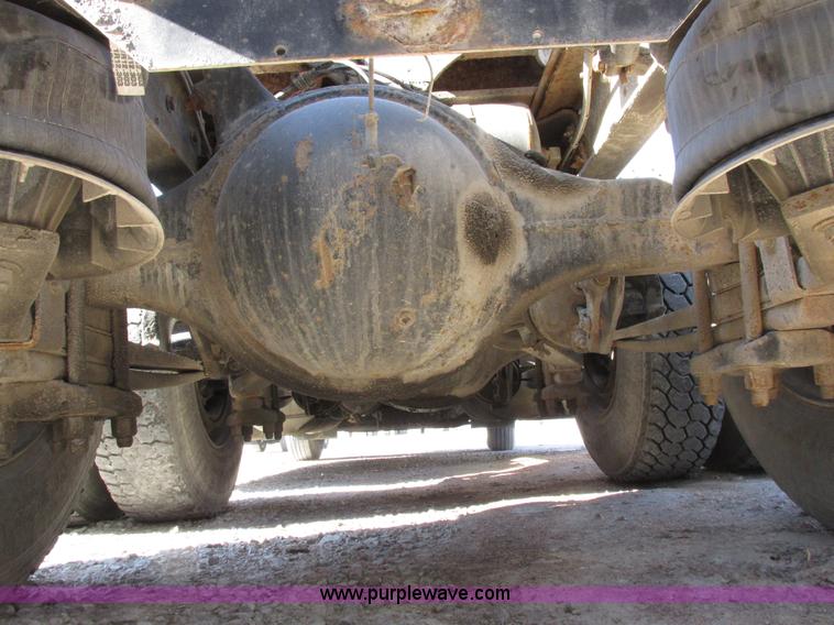 image for item I8867 1994 Freightliner FLD semi truck