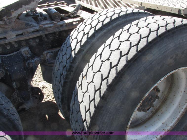 image for item I8867 1994 Freightliner FLD semi truck