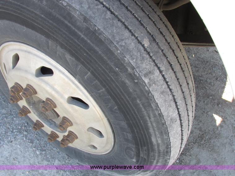 image for item I8867 1994 Freightliner FLD semi truck