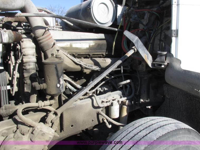 image for item I8867 1994 Freightliner FLD semi truck