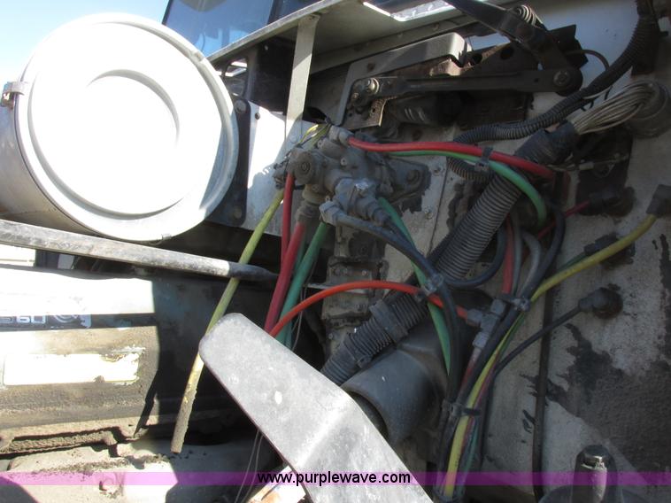 image for item I8867 1994 Freightliner FLD semi truck