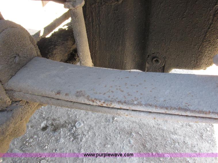 image for item I8867 1994 Freightliner FLD semi truck