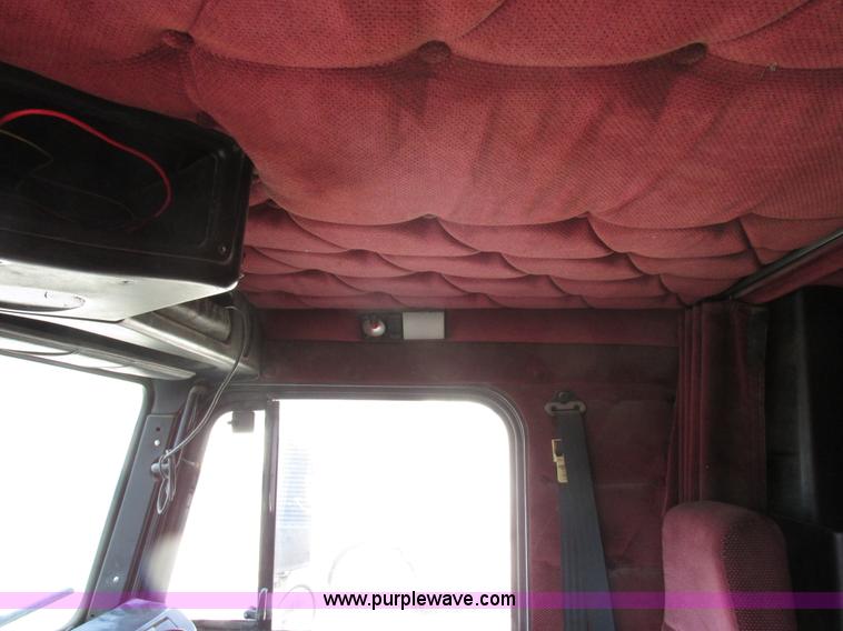 image for item I8867 1994 Freightliner FLD semi truck