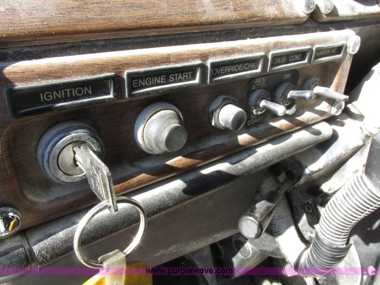 image for item I8867 1994 Freightliner FLD semi truck