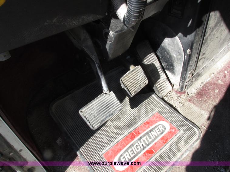 image for item I8867 1994 Freightliner FLD semi truck