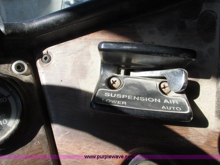 image for item I8867 1994 Freightliner FLD semi truck