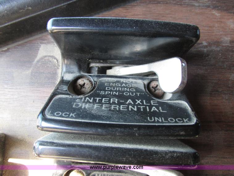 image for item I8867 1994 Freightliner FLD semi truck