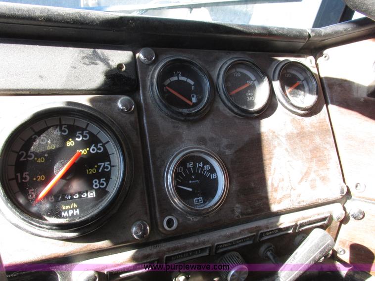 image for item I8867 1994 Freightliner FLD semi truck