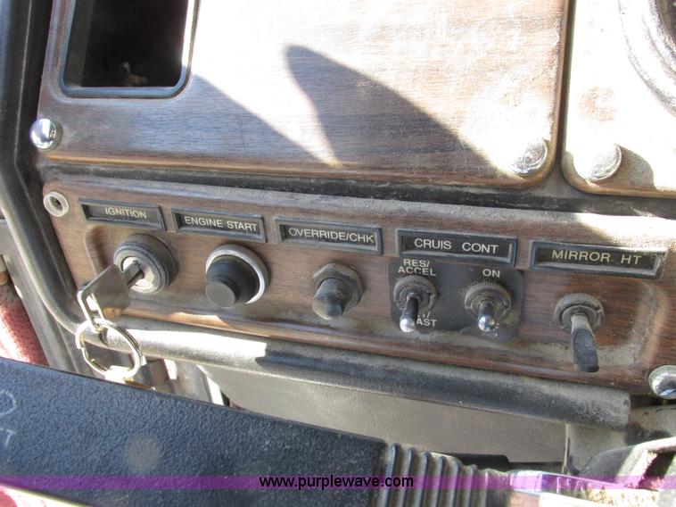 image for item I8867 1994 Freightliner FLD semi truck