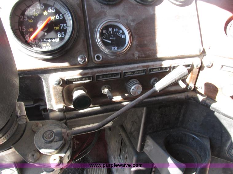 image for item I8867 1994 Freightliner FLD semi truck