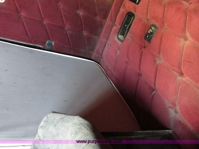 image for item I8867 1994 Freightliner FLD semi truck