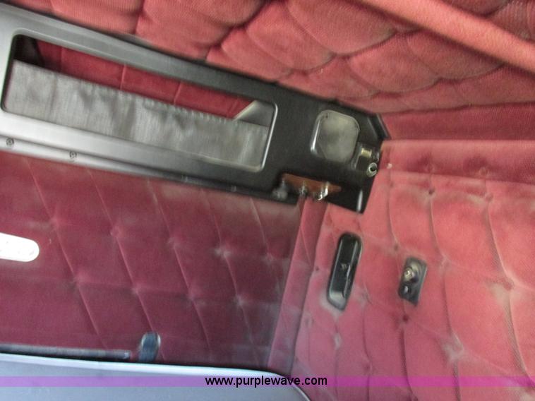 image for item I8867 1994 Freightliner FLD semi truck