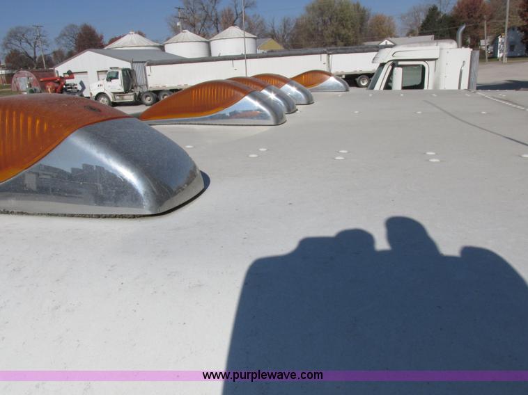 image for item I8867 1994 Freightliner FLD semi truck