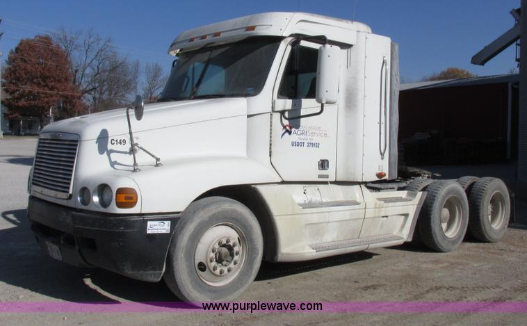 image for item I8868 2000 Freightliner Century Class semi truck