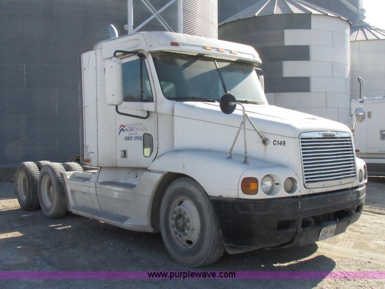 image for item I8868 2000 Freightliner Century Class semi truck