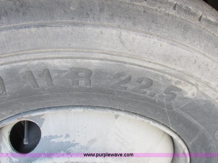 image for item I8868 2000 Freightliner Century Class semi truck