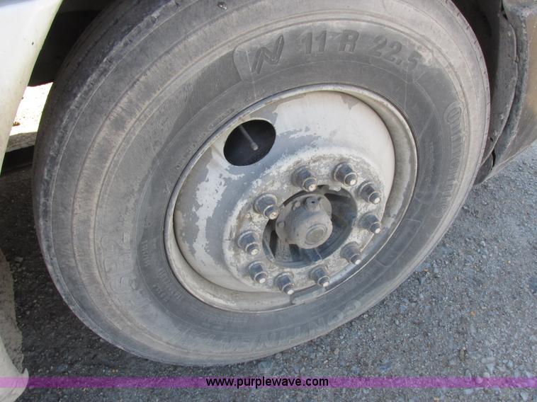 image for item I8868 2000 Freightliner Century Class semi truck