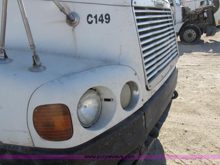 image for item I8868 2000 Freightliner Century Class semi truck