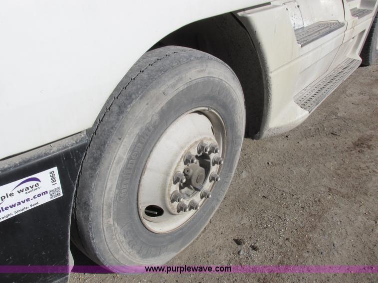 image for item I8868 2000 Freightliner Century Class semi truck