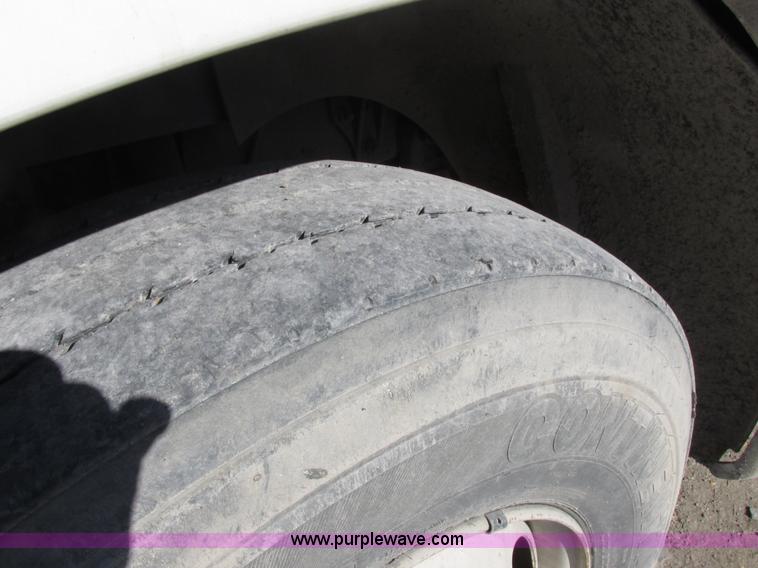 image for item I8868 2000 Freightliner Century Class semi truck