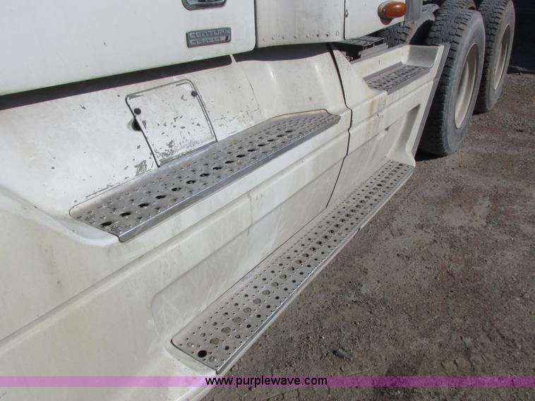 image for item I8868 2000 Freightliner Century Class semi truck