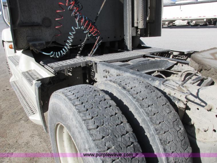 image for item I8868 2000 Freightliner Century Class semi truck