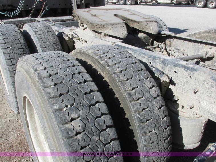 image for item I8868 2000 Freightliner Century Class semi truck