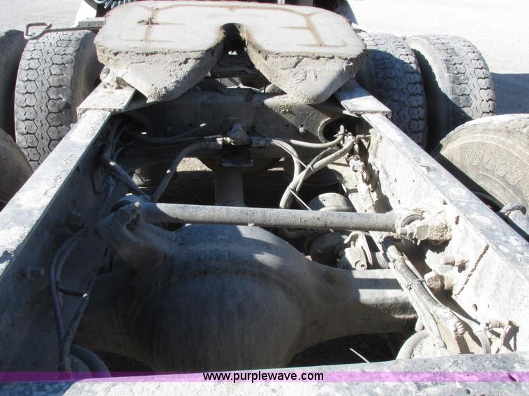 image for item I8868 2000 Freightliner Century Class semi truck