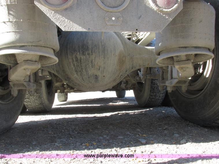 image for item I8868 2000 Freightliner Century Class semi truck