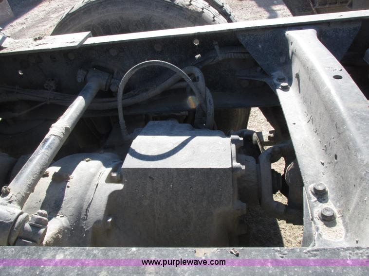 image for item I8868 2000 Freightliner Century Class semi truck