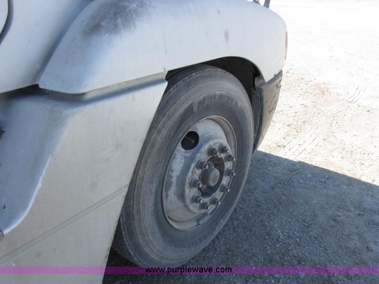 image for item I8868 2000 Freightliner Century Class semi truck