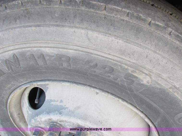 image for item I8868 2000 Freightliner Century Class semi truck