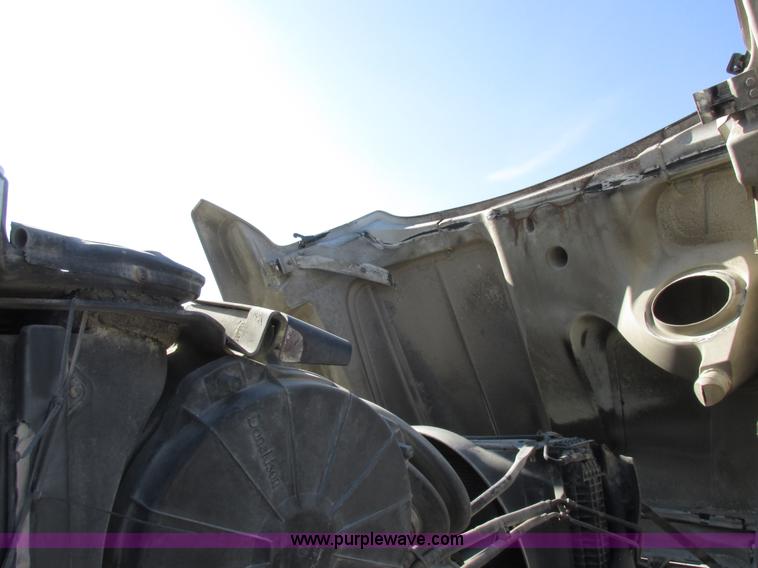 image for item I8868 2000 Freightliner Century Class semi truck