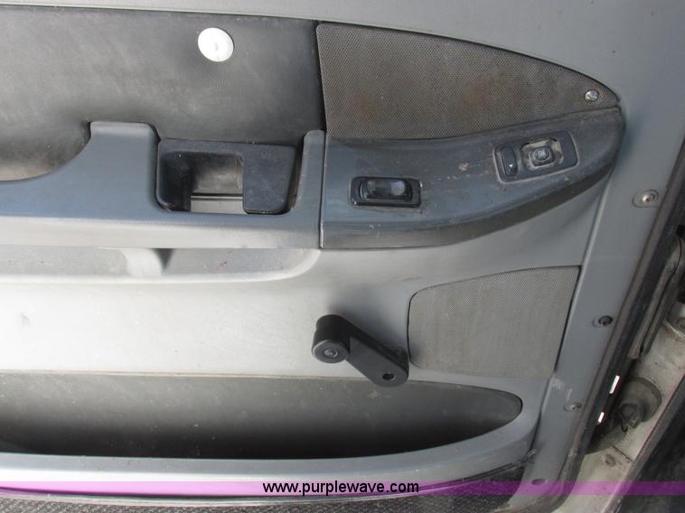 image for item I8868 2000 Freightliner Century Class semi truck