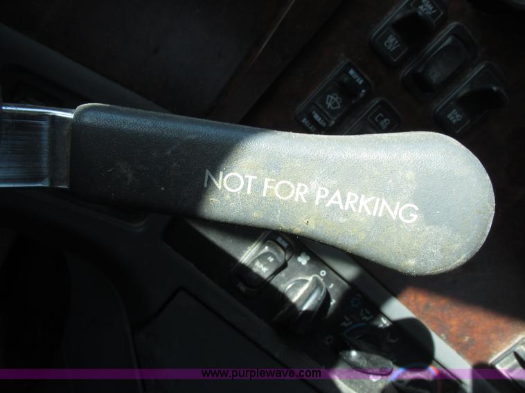 image for item I8868 2000 Freightliner Century Class semi truck