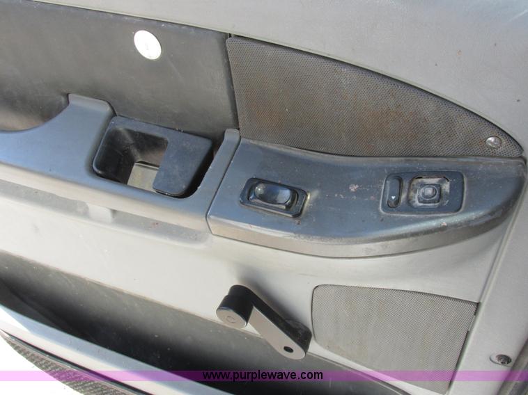 image for item I8868 2000 Freightliner Century Class semi truck