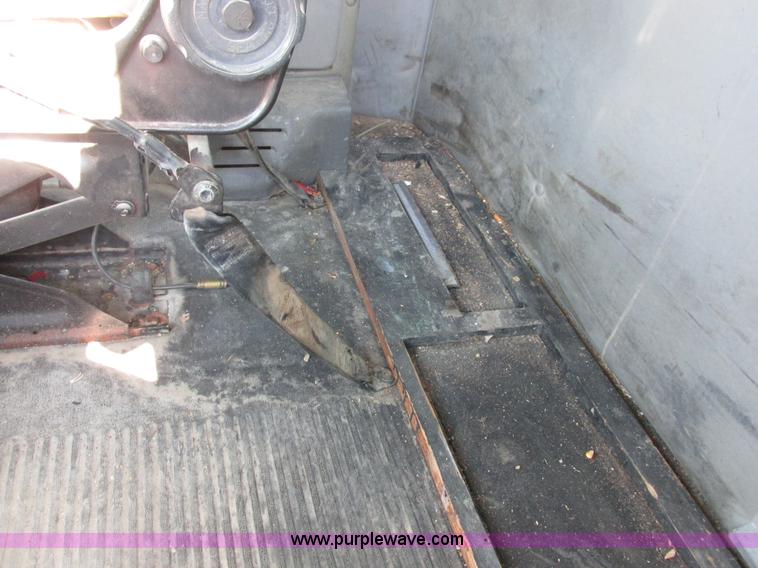 image for item I8868 2000 Freightliner Century Class semi truck