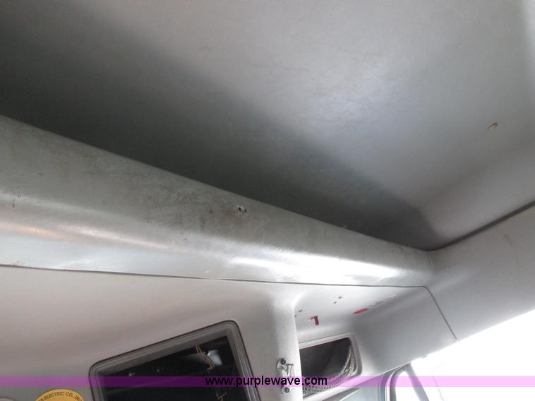 image for item I8868 2000 Freightliner Century Class semi truck